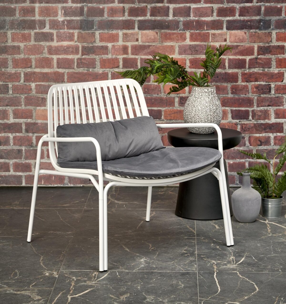 Poltrona Melby in plastica bianco - H75 cm - immagine 2