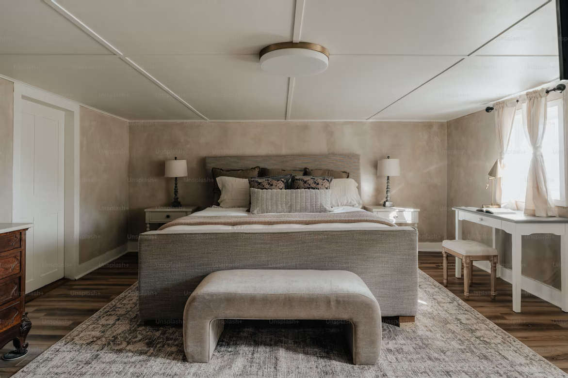 Arredare camera da letto moderna: ambiente minimalista, eleganza e comfort