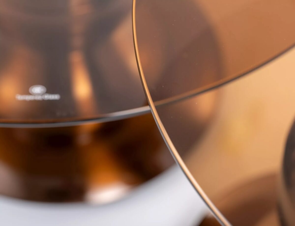 Set di tavolini Cassie in vetro color bronzo e struttura in acciaio inox finitura rame lucido – Ø70x38 cm - immagine 3