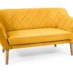Divano Karo 2 Velvet in velluto giallo curry con gambe in legno naturale – 140x75x76 cm