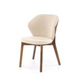 Sedia K583 in legno massello noce con seduta beige – 57x63x81 cm